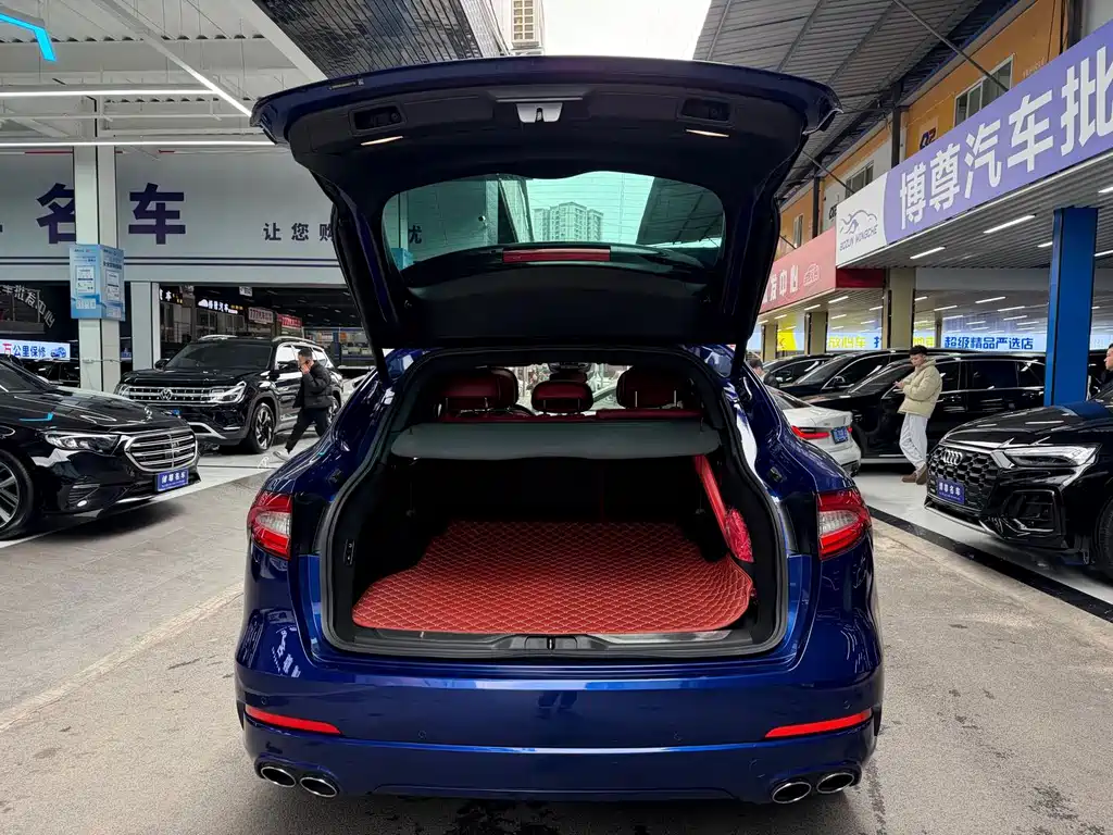 Maserati Levante 2017 — фото 22