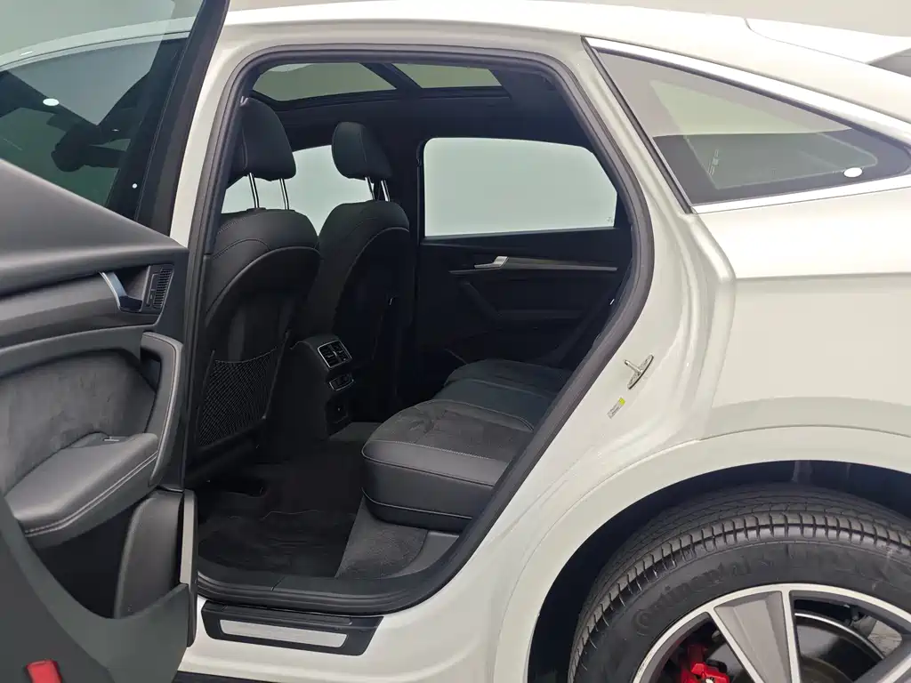 Audi Q5L Sportback 2022 — фото 17