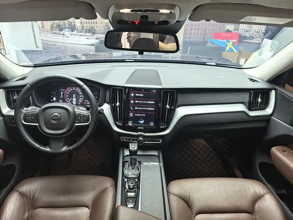 Volvo XC60 2020 — фото 13
