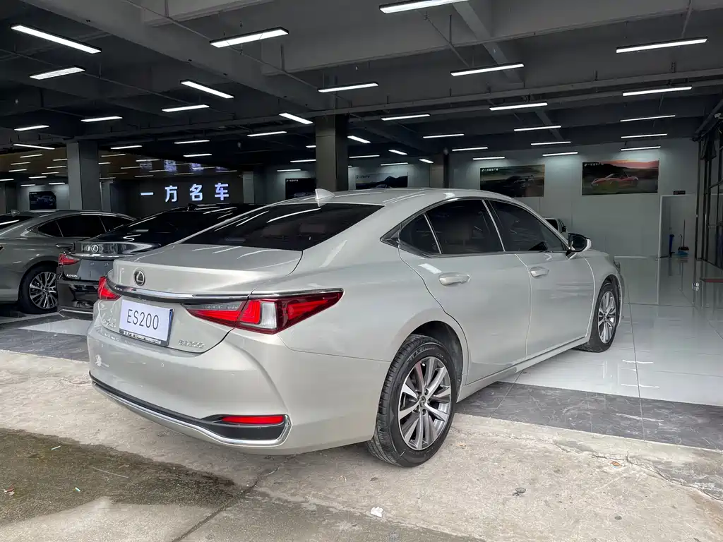 Lexus ES 2019 — фото 9
