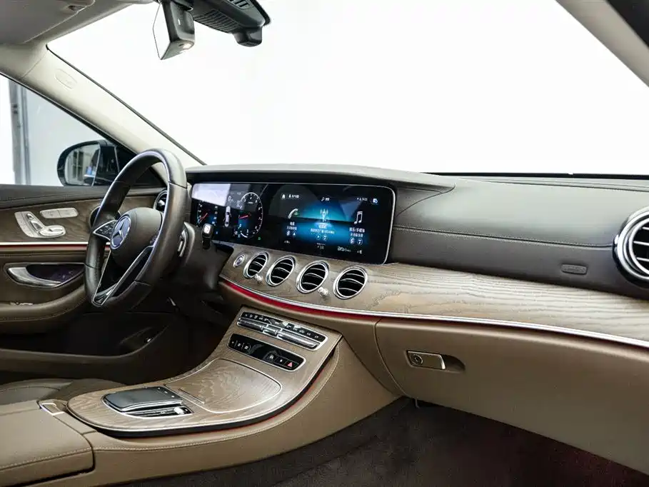 Mercedes-Benz E-Class 2023 — фото 16