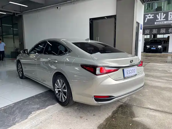 Lexus ES 2019