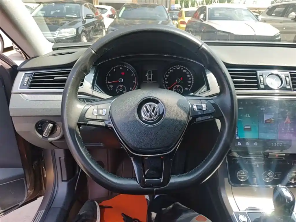 Volkswagen Passat 2017 — фото 10