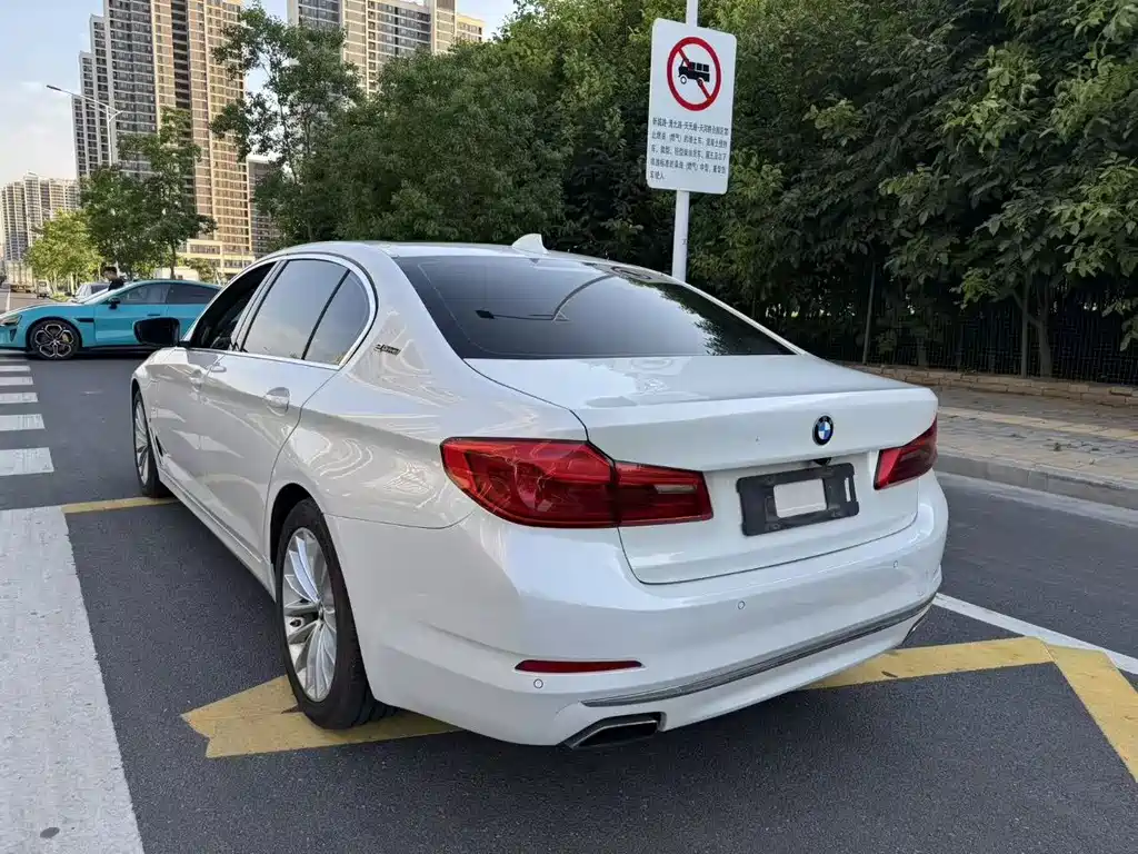 BMW 5 Series New Energy 2019 — фото 9