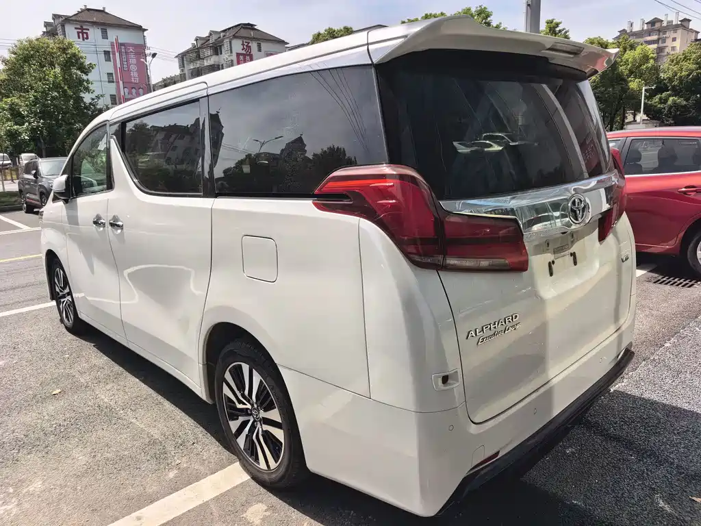 Toyota Alphard 2018 — фото 8