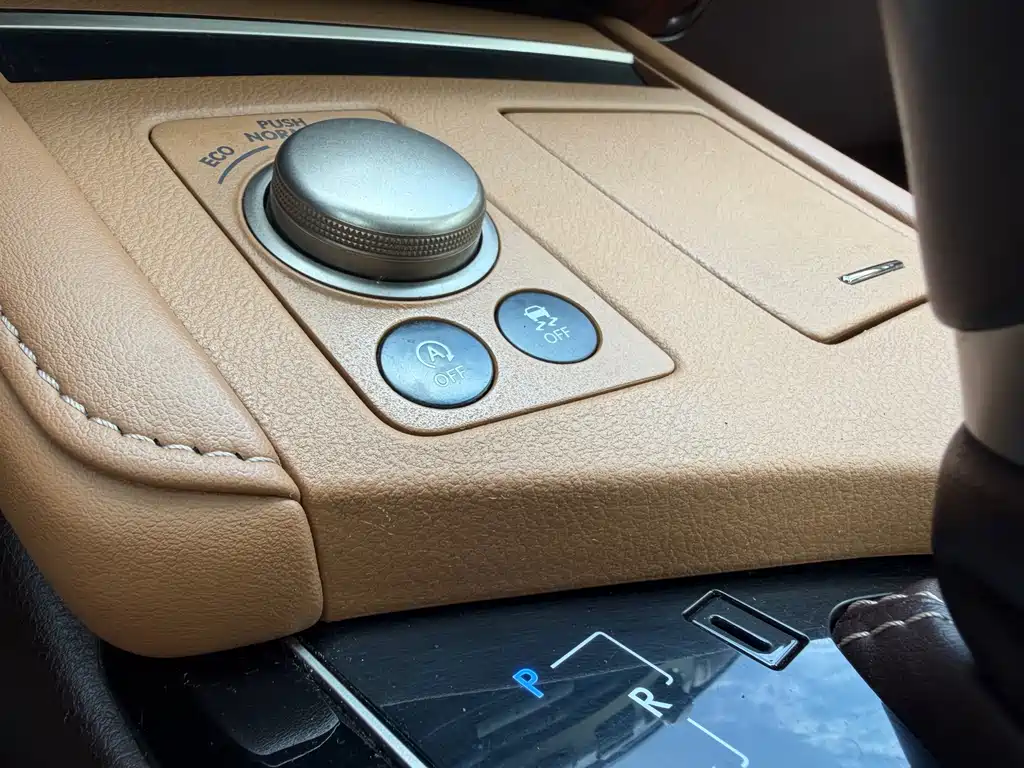 Lexus ES 2015 — фото 14