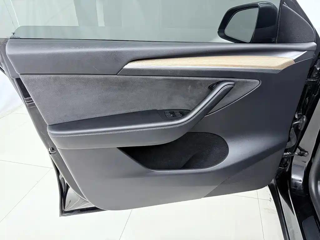 Tesla Model Y 2022 — фото 18