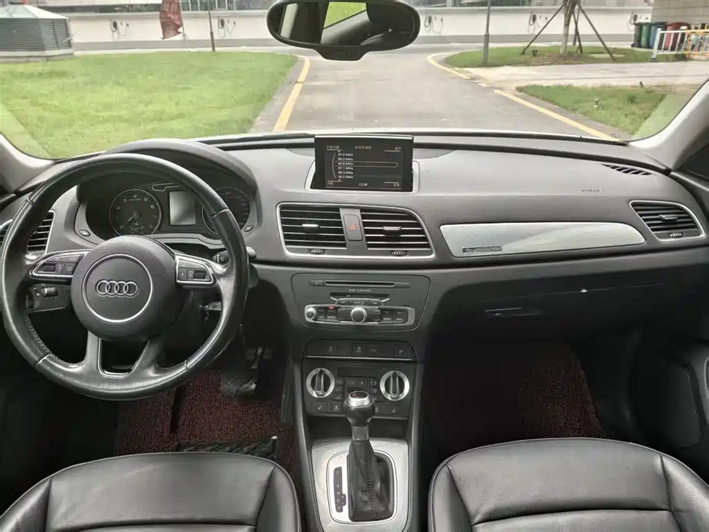 Audi Q3 2015 — фото 10