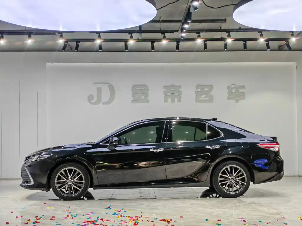 Toyota Camry 2022 — фото 10