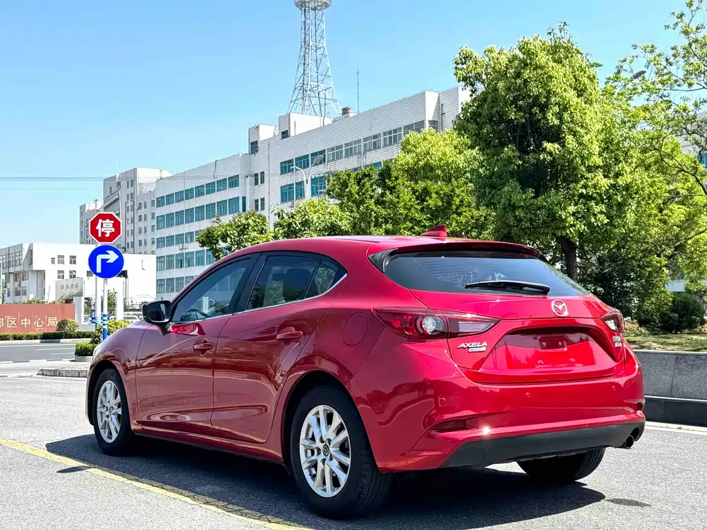Mazda 3 Axela 2018 — фото 7