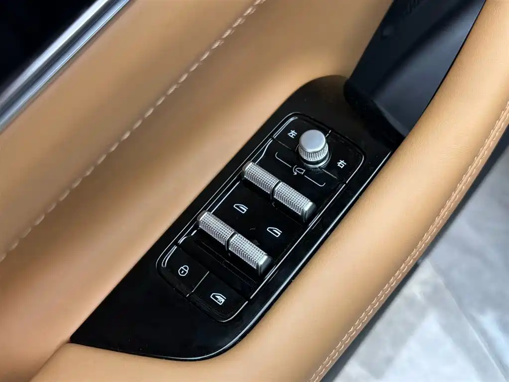 Geely Boyue L — фото 15