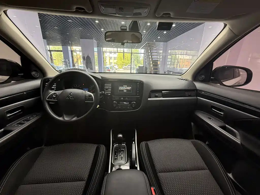 Mitsubishi Outlander 2022 — фото 14