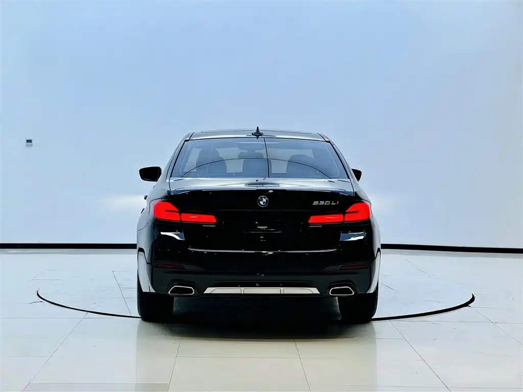 BMW 5 Series 2022 — фото 11