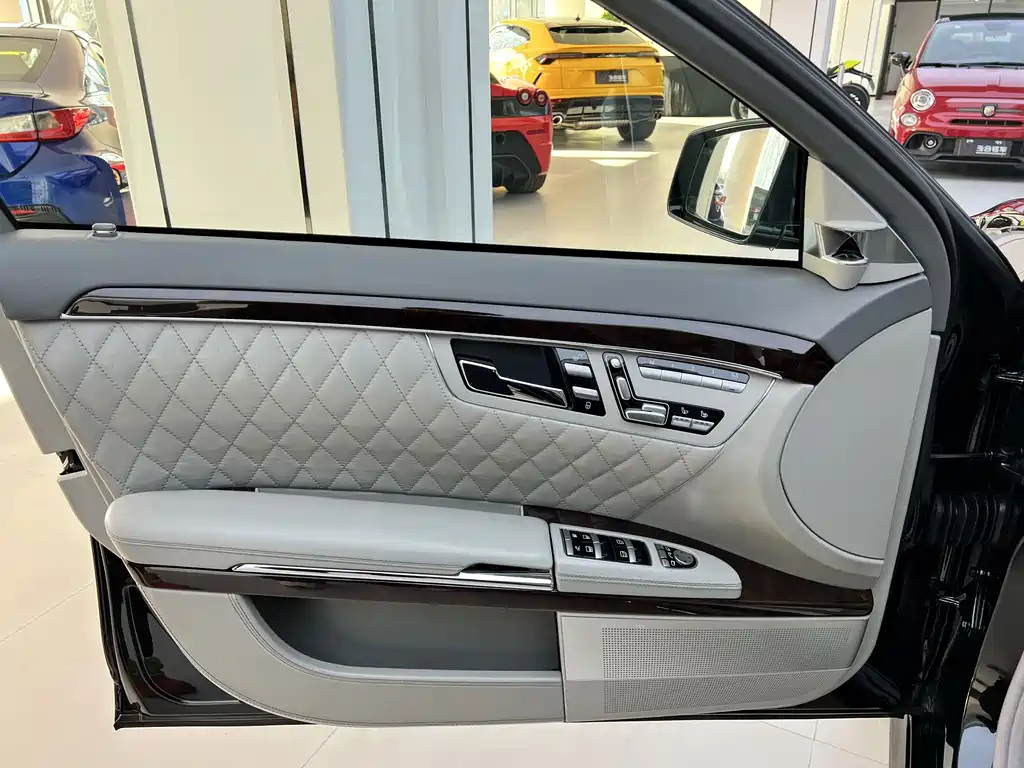 Mercedes-Benz S-Class AMG 2011 — фото 8