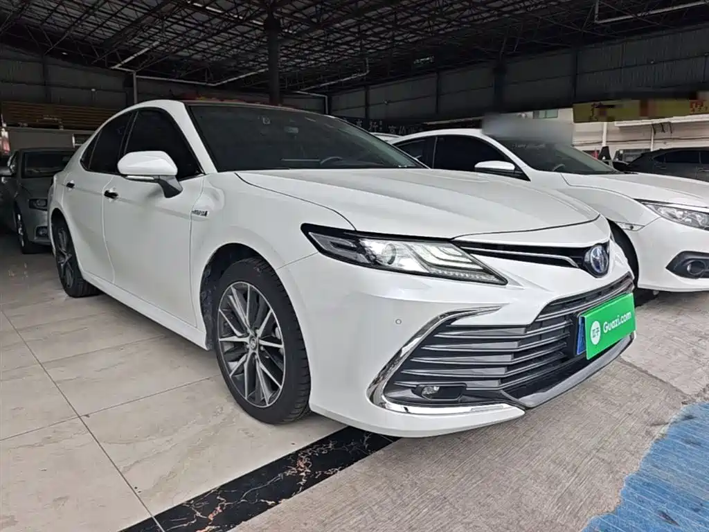 Toyota Camry 2023 — фото 22