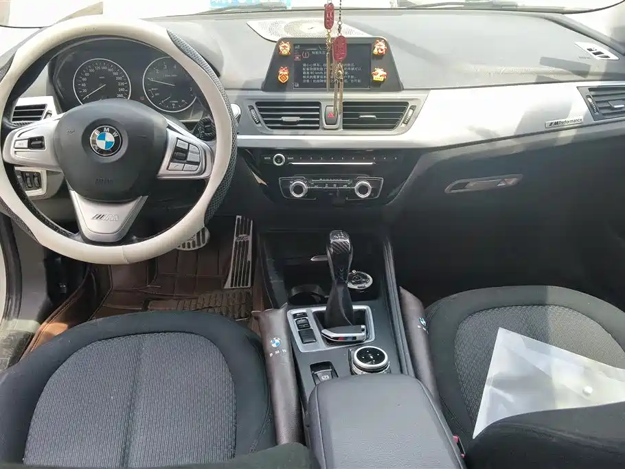 BMW 1 Series 2017 — фото 12