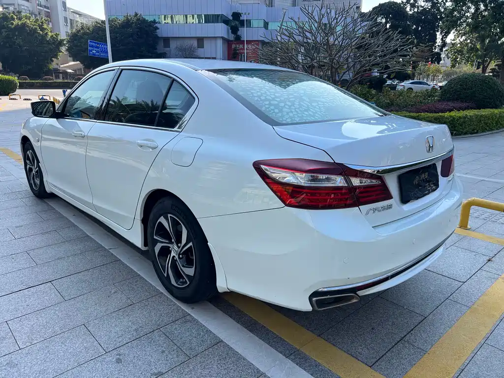 Honda Accord 2017 — фото 5