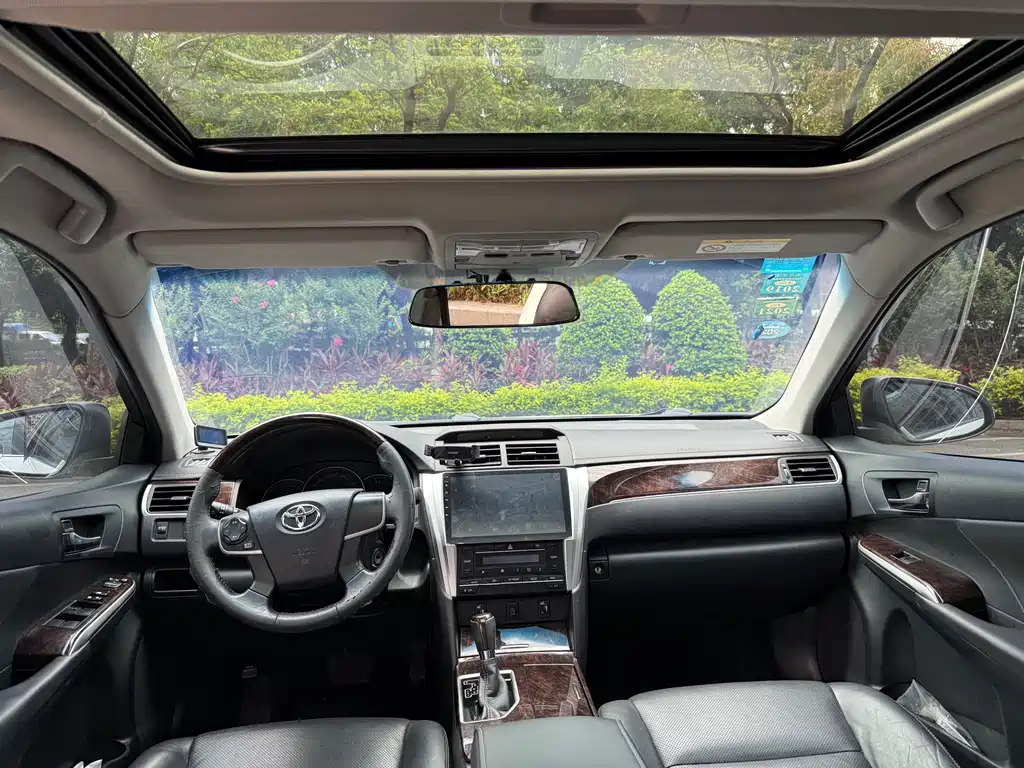 Toyota Camry 2017 — фото 11
