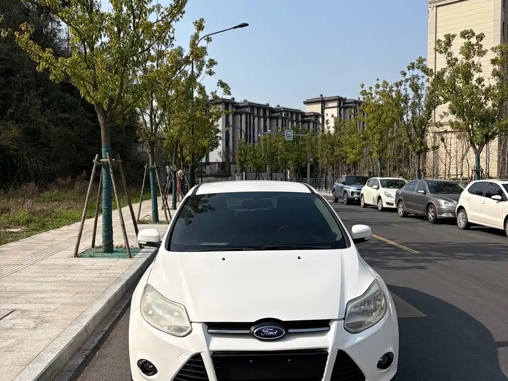 Ford Focus 2014 — фото 2