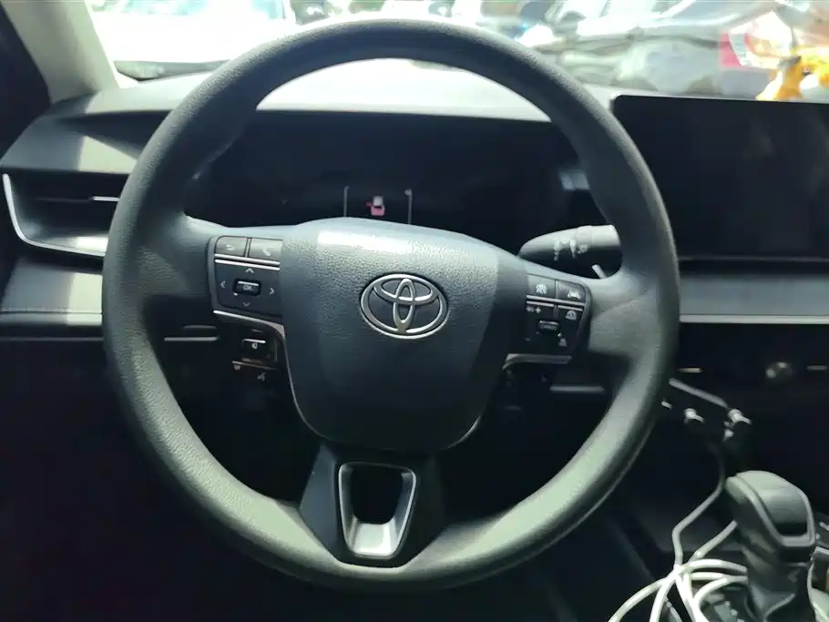 Toyota Camry 2025 — фото 15