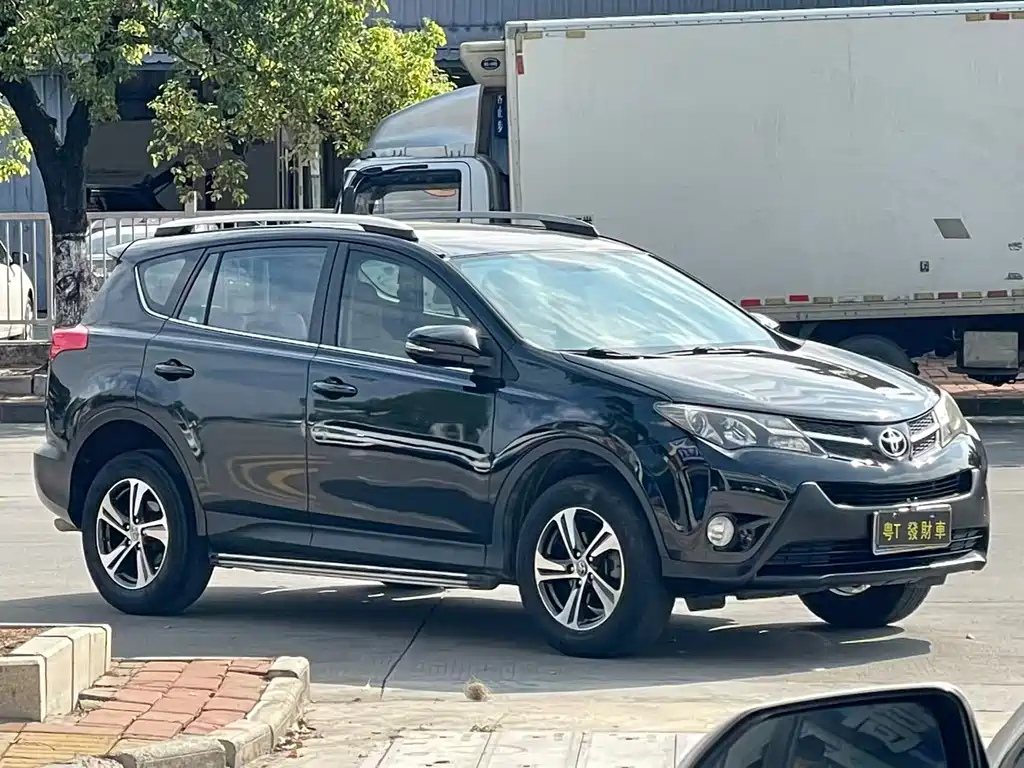 Toyota RAV4 2016 — фото 3