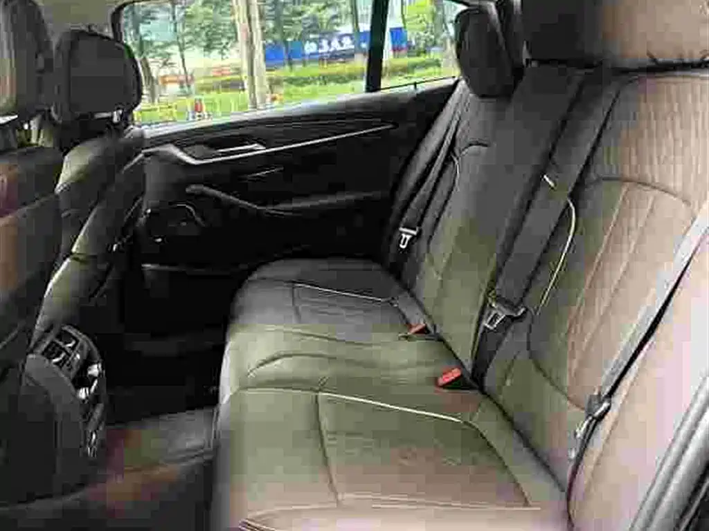 BMW 5 Series 2021 — фото 9