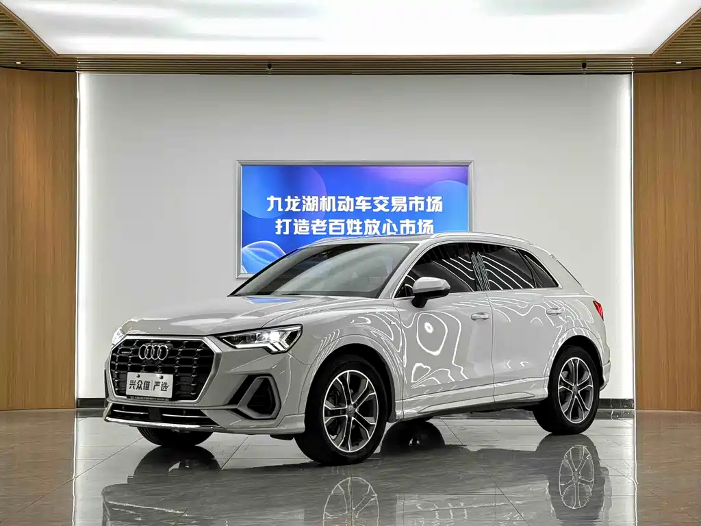 Audi Q3 2020 — фото 1