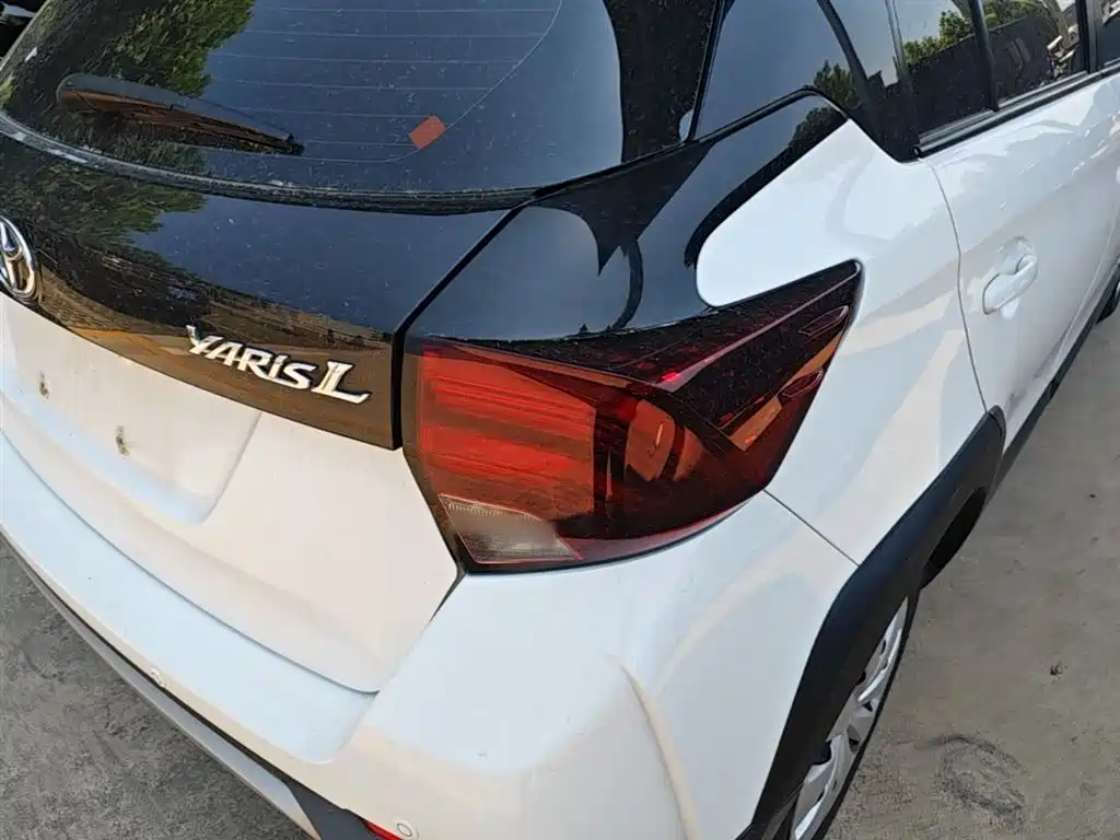 Toyota Yaris L 2022 — фото 8
