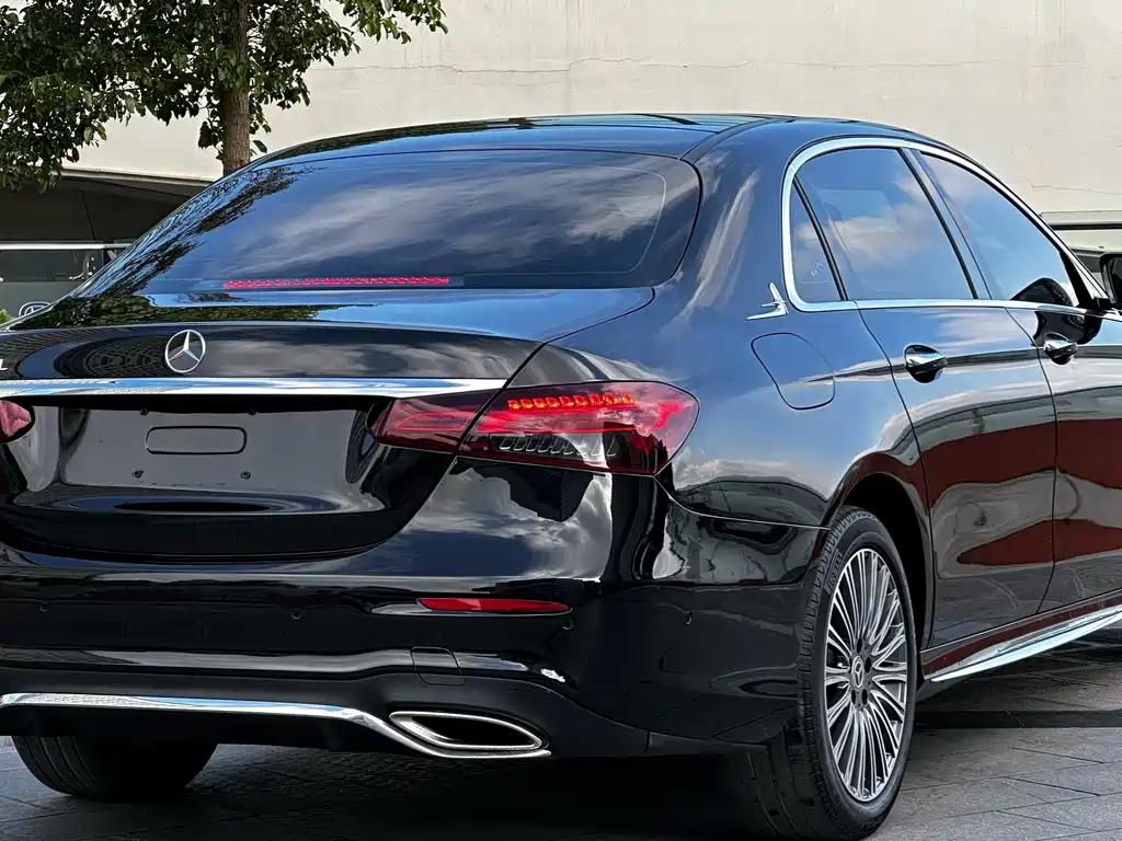 Mercedes-Benz E-Class 2022 — фото 13