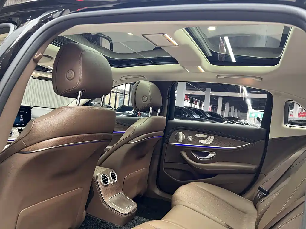 Mercedes-Benz E-Class 2023 — фото 11