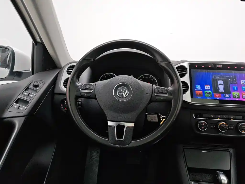 Volkswagen Tiguan 2017 — фото 11