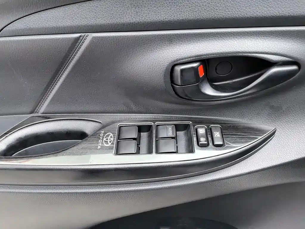 Toyota Yaris L 2021 — фото 9