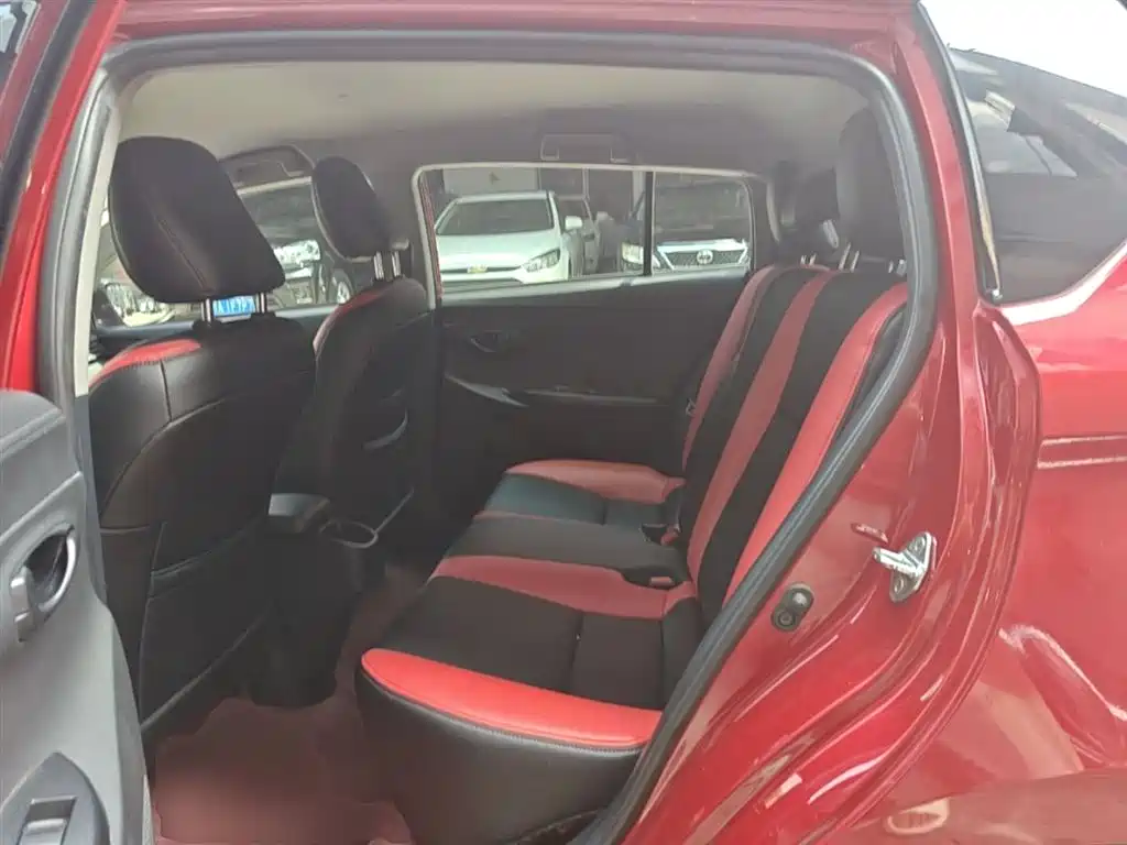 Toyota Yaris L 2020 — фото 17