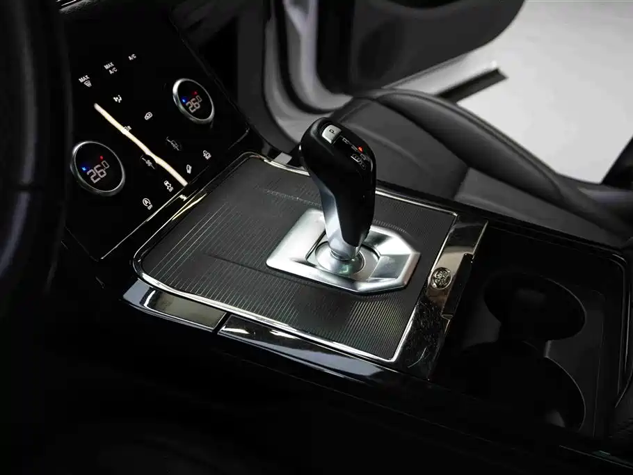 Land Rover Evoque 2021 — фото 11