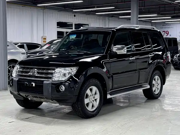 Mitsubishi Pajero 2010