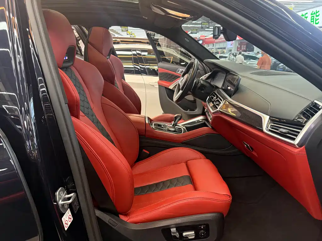 BMW X6 M 2023 — фото 12