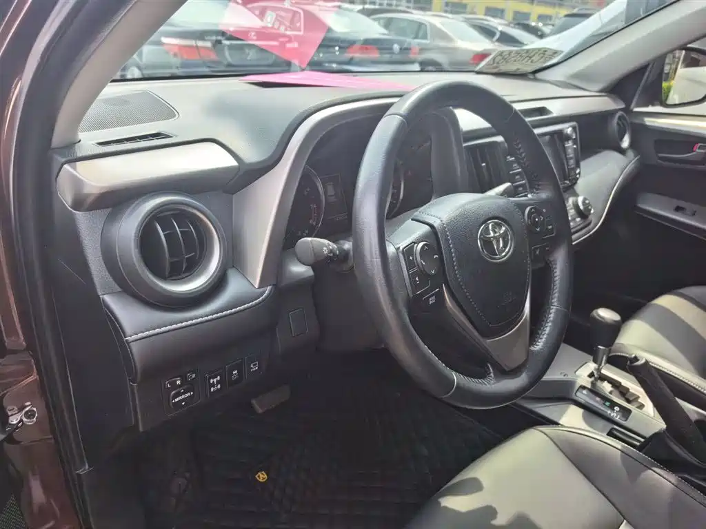Toyota RAV4 2019 — фото 15