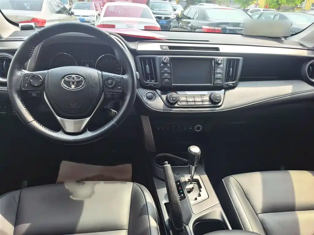 Toyota RAV4 2019 — фото 16