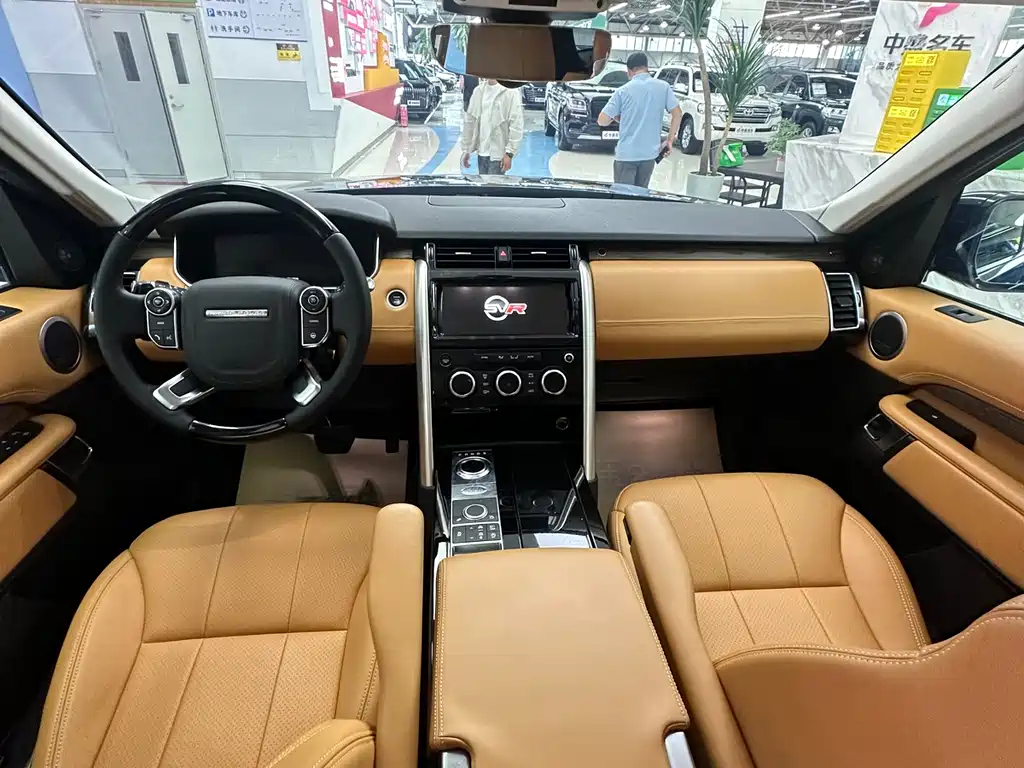 Land Rover Discovery 2018 — фото 13