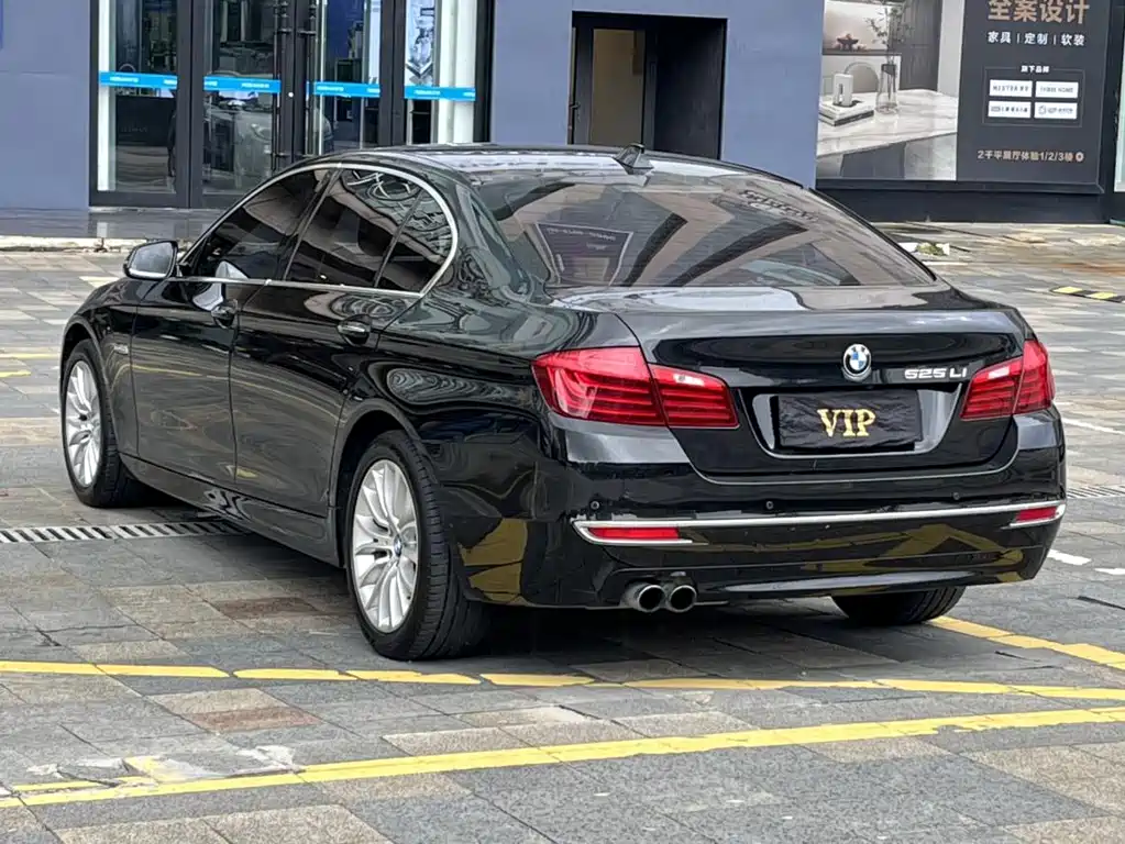 BMW 5 Series 2015 — фото 12