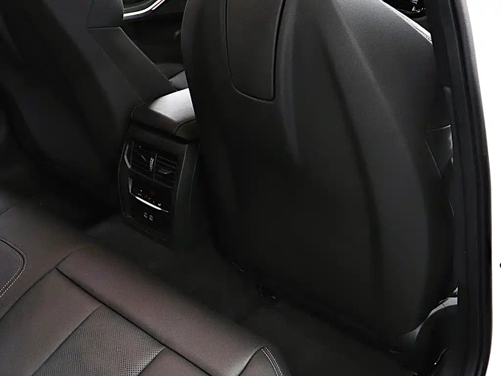 BMW M3 2025 — фото 17