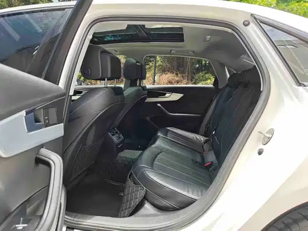 Audi A4L 2023