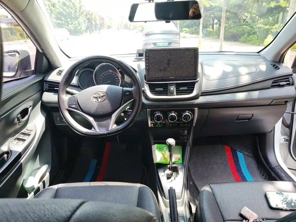 Toyota Yaris L 2022