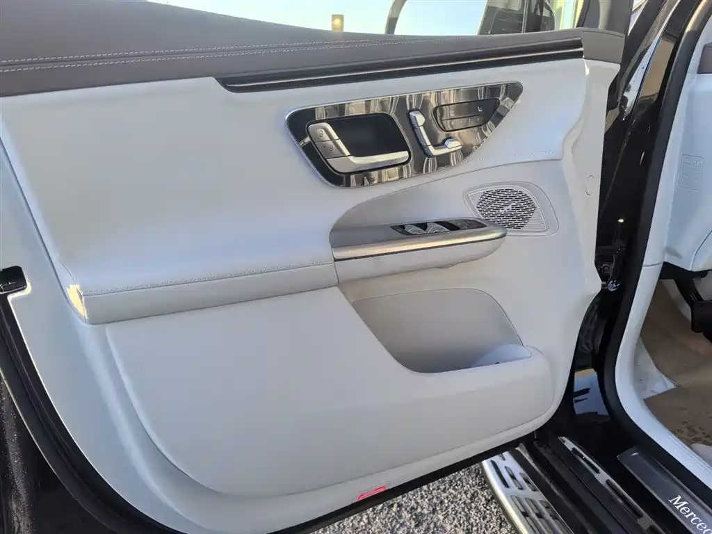 Mercedes-Benz EQE SUV 2025 — фото 15