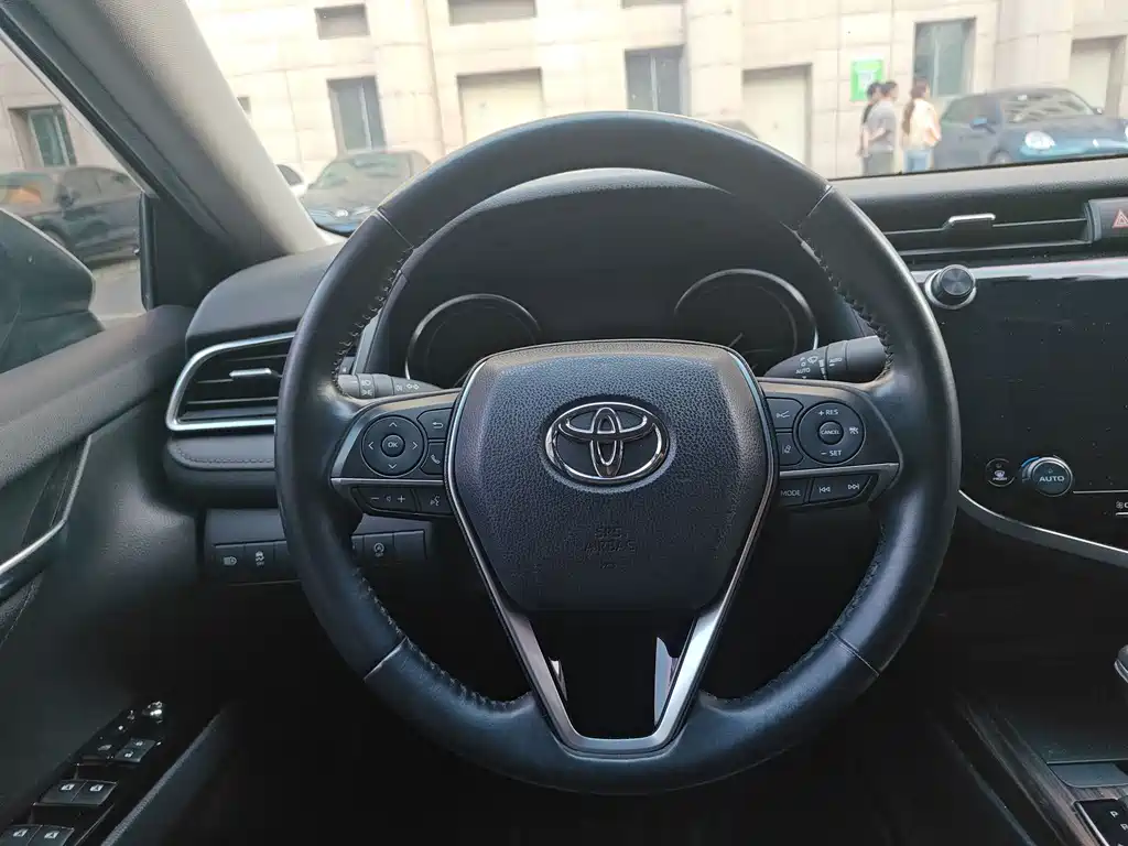 Toyota Camry 2019 — фото 7