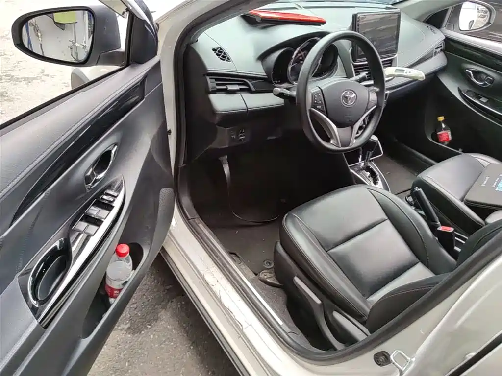 Toyota Yaris L 2022 — фото 16