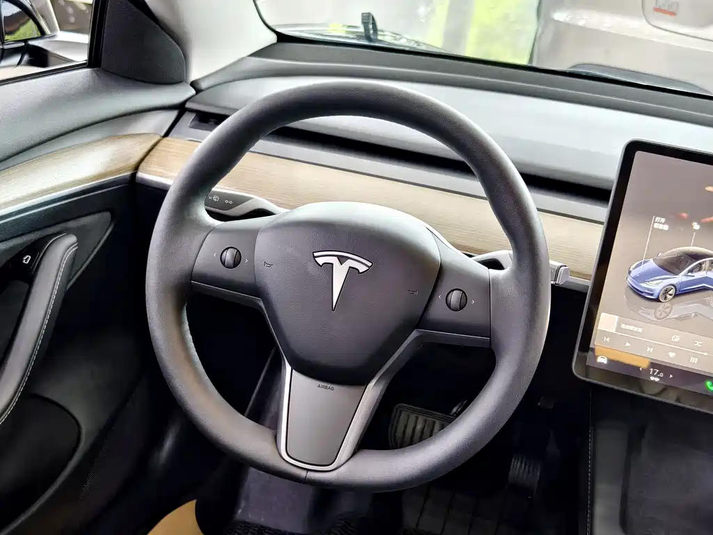 Tesla Model 3 2023 — фото 13