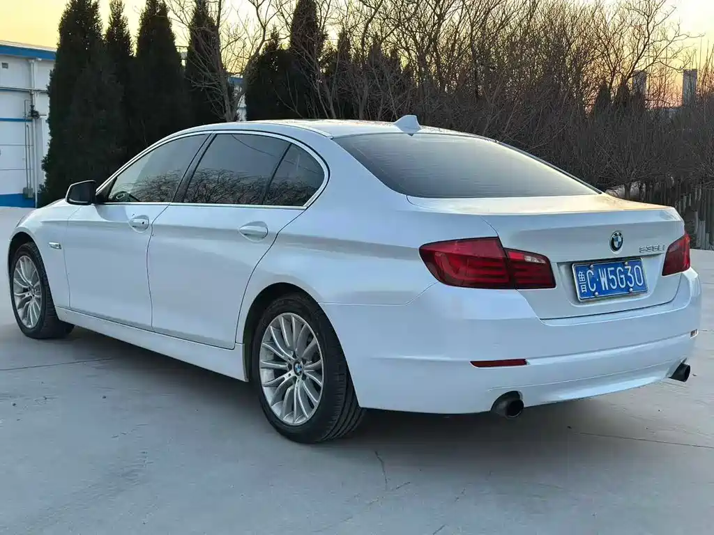 BMW 5 Series 2011 — фото 3