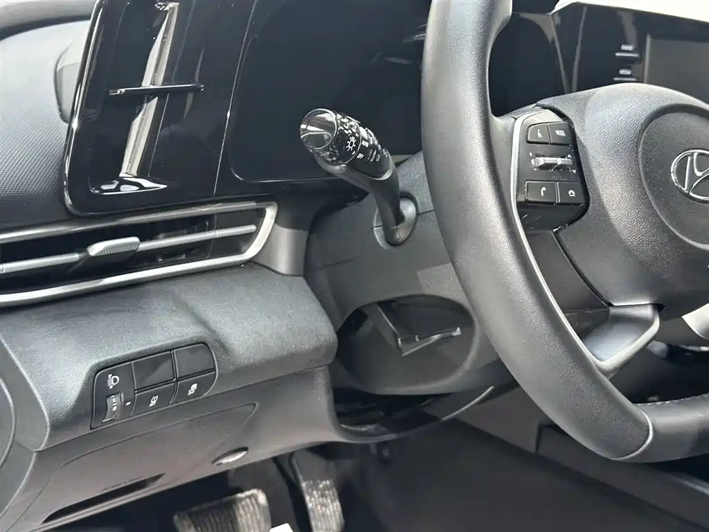 Hyundai Elantra 2023 — фото 14
