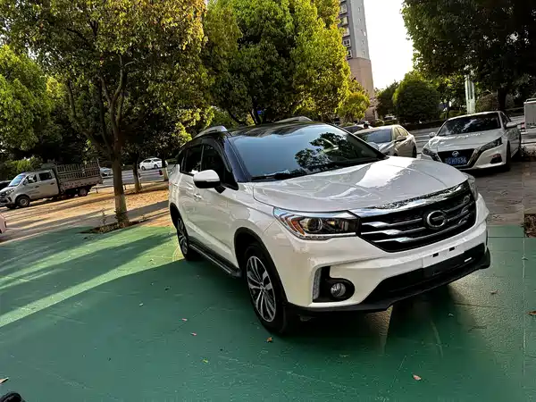 GAC Trumpchi GS4 2015